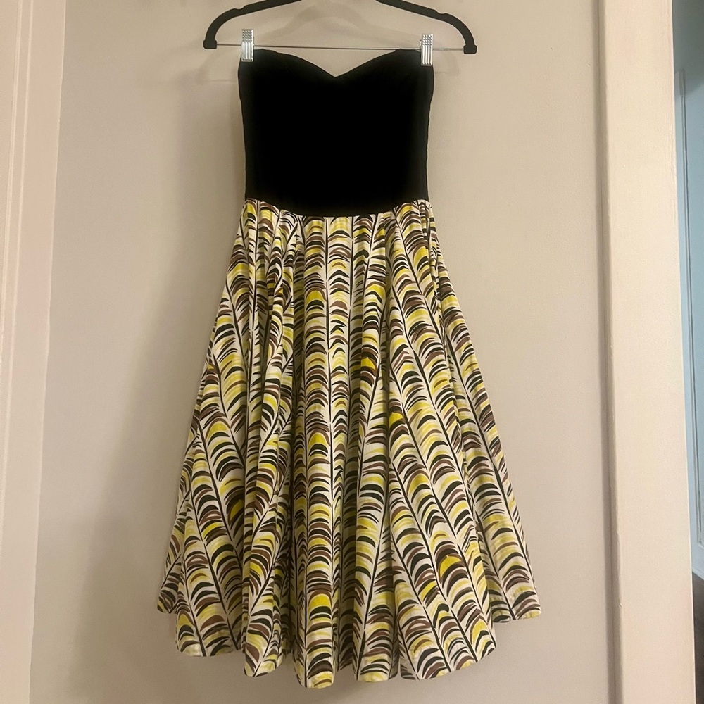 Black and Yellow Fit and Flare 70’s Vintage Inspired Strapless Dress